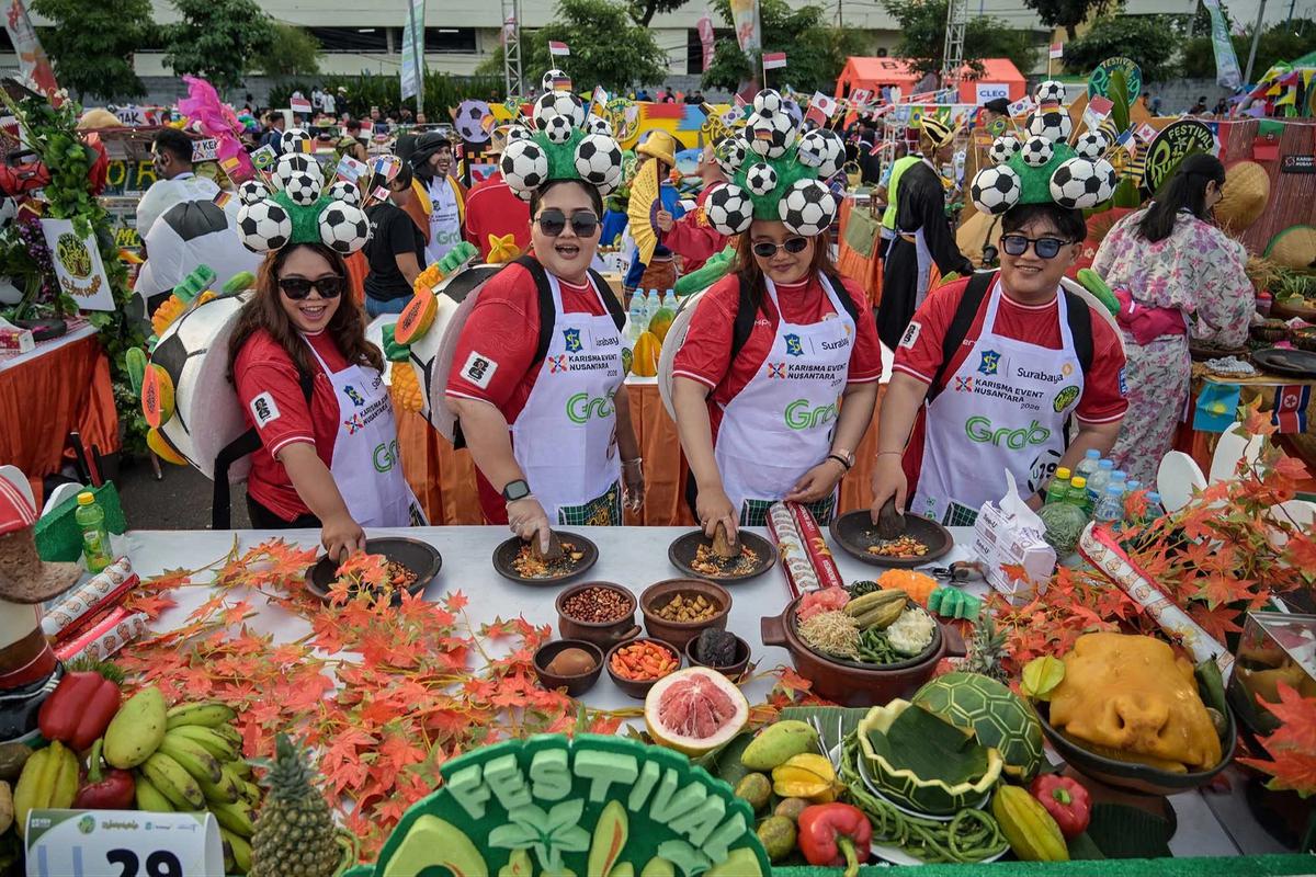 FOTO: Warna Warni Rujak Phoria Meriahkan HUT Ke-733 Surabaya