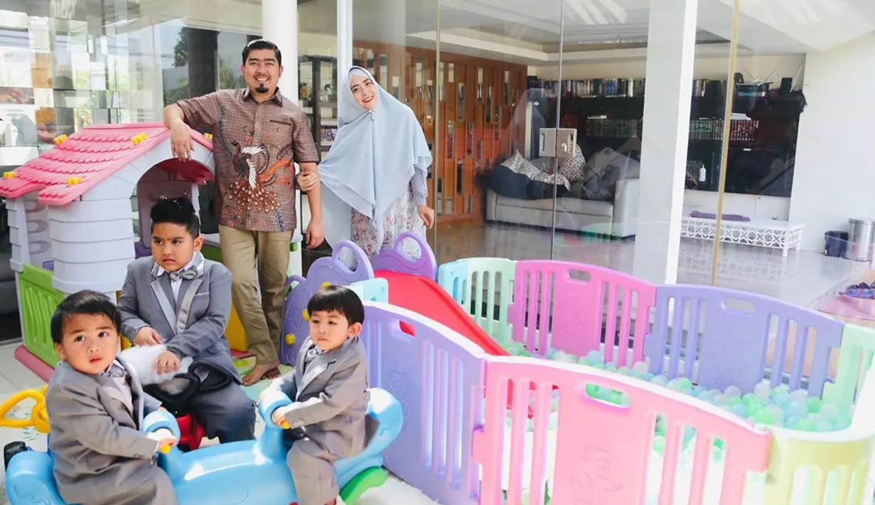 Rumah Ustaz Solmed dan Aprile Jasmin (Instagram/apriljasmine85)
