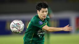 Dengan 17 golnya, Taisei Marukawa juga menjadi pemain Jepang paling subur yang pernah berlaga di Liga Indonesia. Rekor sebelumnya dipegang oleh Kenji Adachihara yang mampu mencetak 15 gol bersama Bontang FC di ISL musim 2010/2011. (Bola.com/Bagaskara Lazuardi)