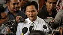 Yusril Ihza Mahendra memberikan keterangan pers usai menghadiri sidang putusan praperadilan di Pengadilan Negeri Jaksel, Selasa (4/8/2015). Hakim mengabulkan gugatan praperadilan yang diajukan Dahlan Iskan. (Liputan6.com/Yoppy Renato)