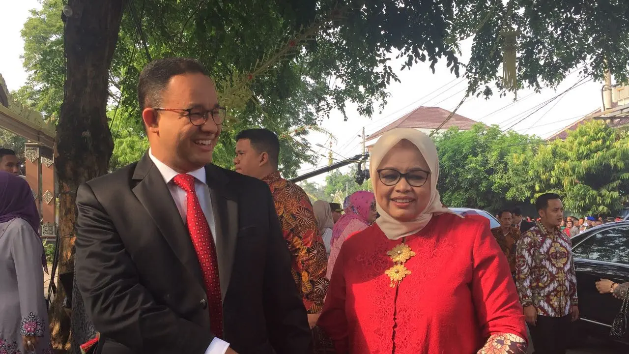 Gubernur DKI Jakarta Anies Baswedan dan istrinya datang ke acara pernikahan putri Presiden Jokowi, Kahiyang Ayu dan Bobby Nasution.