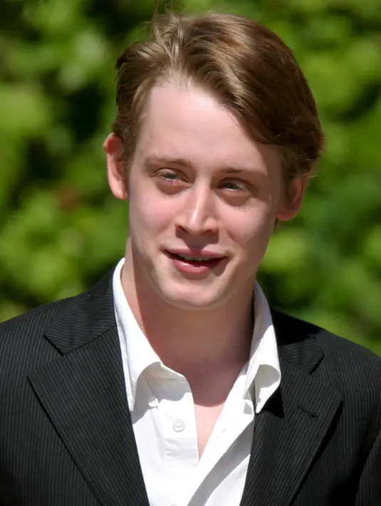 Macaulay Culkin, aktor yang terkenal sejak kecil berkat perannya di ‘Home Alone’ ini pernah menikah di usia 17 tahun dengan Rachel Miner. Pernikahan yang berlangsung pada tahun 1998 tersebut harus berakhir pada tahun 2002. (Bintang/EPA)