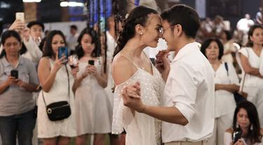Nadine Chandrawinata Dimas Anggara Dan Kontroversi Pernikahan Beda Agama News Entertainment Fimela Com