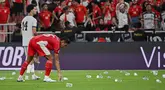 Pertandingan putaran keempat Kualifikasi Piala Dunia 2026 antara Timnas Indonesia melawan Irak, Minggu (12/10/2025) dini hari WB diwarnai dengan pelemparan gelas dan botol plastik dari suporter Indonesia. (AP Photo/Ali Issa)
