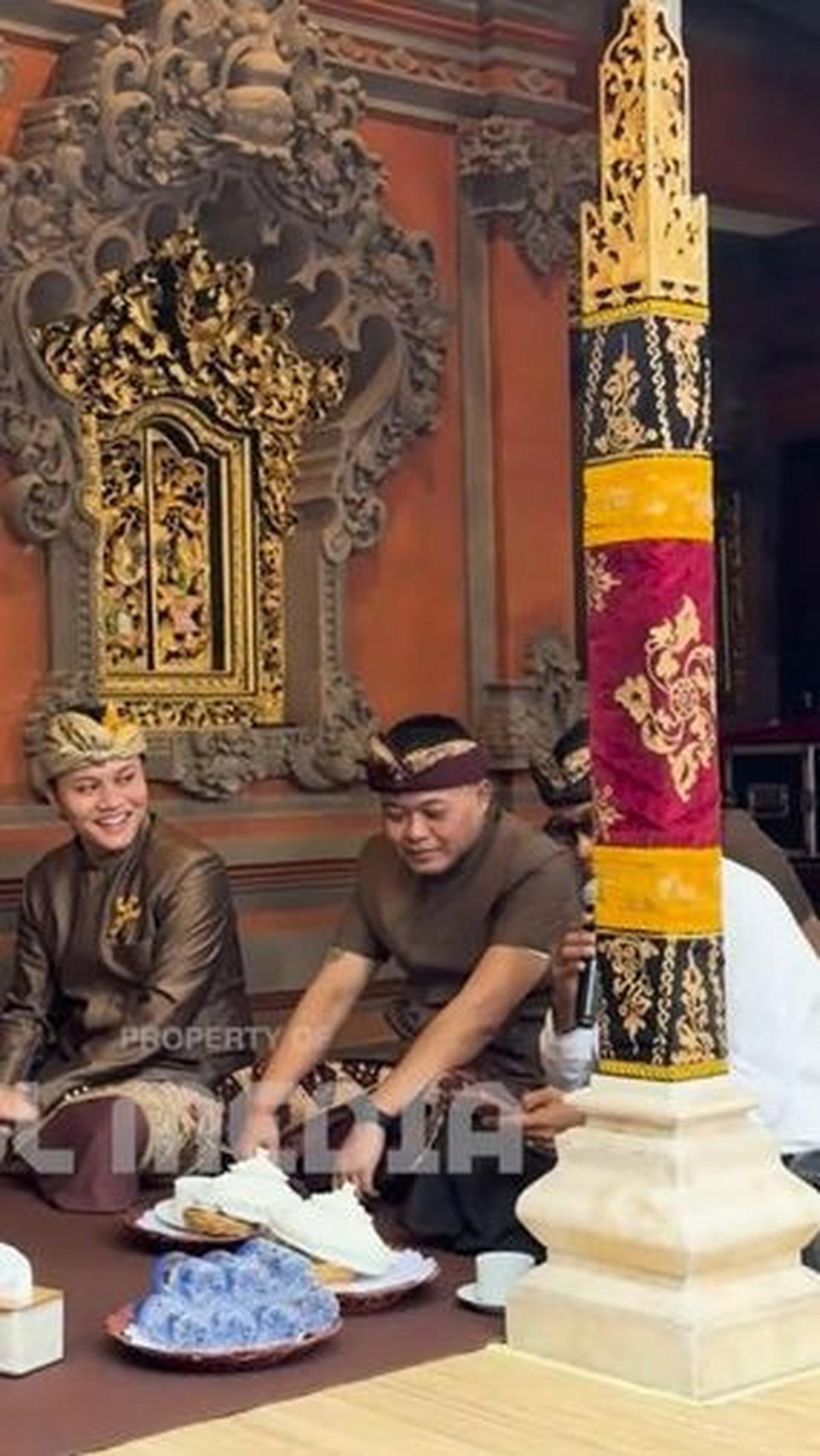 Dengan kehadiran Jeffry dalam acara Mepamit dan hubungannya yang dekat dengan keluarga Sule, pertanyaan muncul apakah Putri Delina dan Jeffry Reksa akan segera naik ke pelaminan menyusul Rizky Febian dan Mahalini.