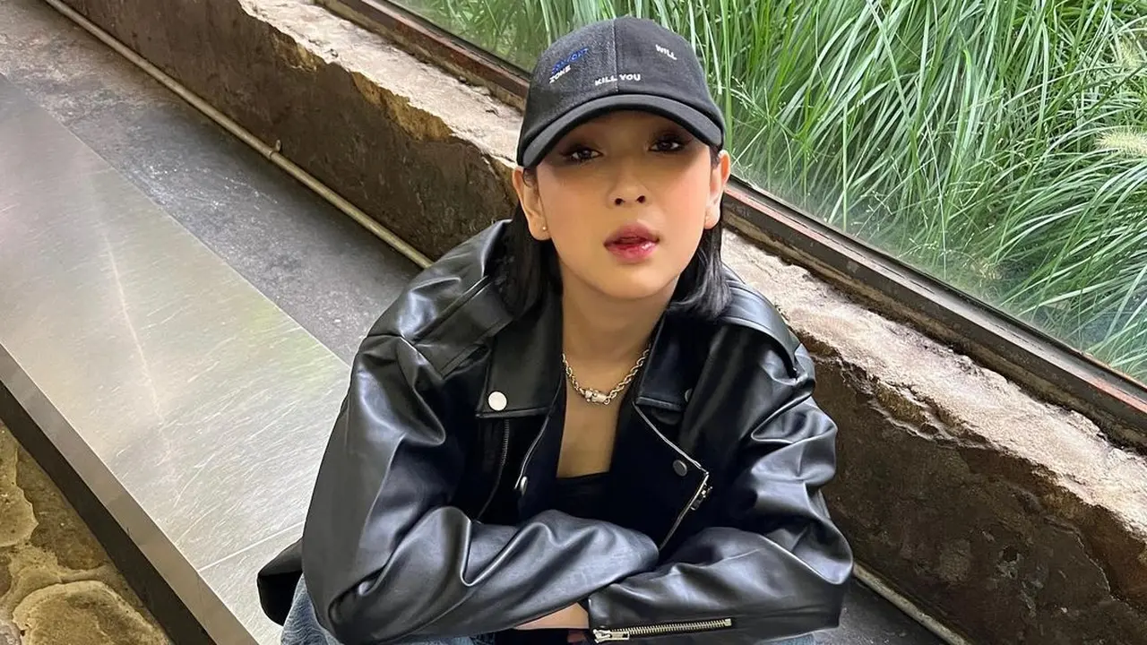 Inspirasi 5 boyish look yang bisa kamu tiru dari Agatha Pricilla.