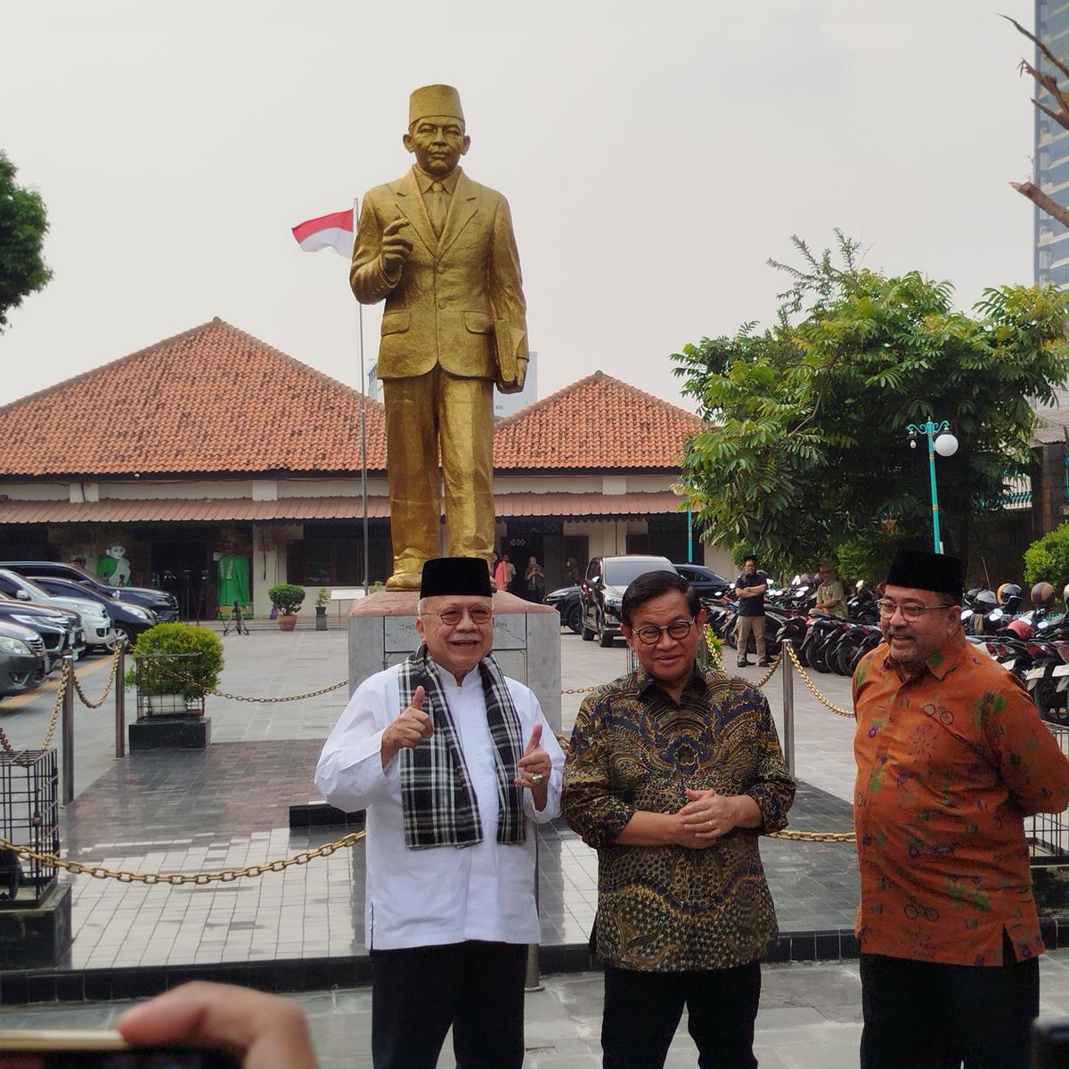 Pasangan Bakal Calon Gubenur dan Wakil Gubernur Daerah Khusus Jakarta, Pramono Anung dan Rano Karno sambangi Museum MH. Thamrin, Jakarta Pusat, Selasa (3/9/2024). Kedatangan mereka disambut langsung Mantan Gubernur DKI Jakarta, Fauzi Bowo atau Foke (Liput