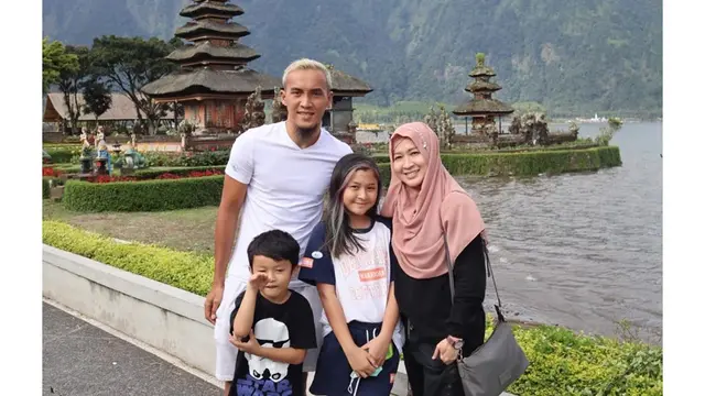 7 Momen Liburan Okie Agustina Bersama Keluarga Ke Bali
