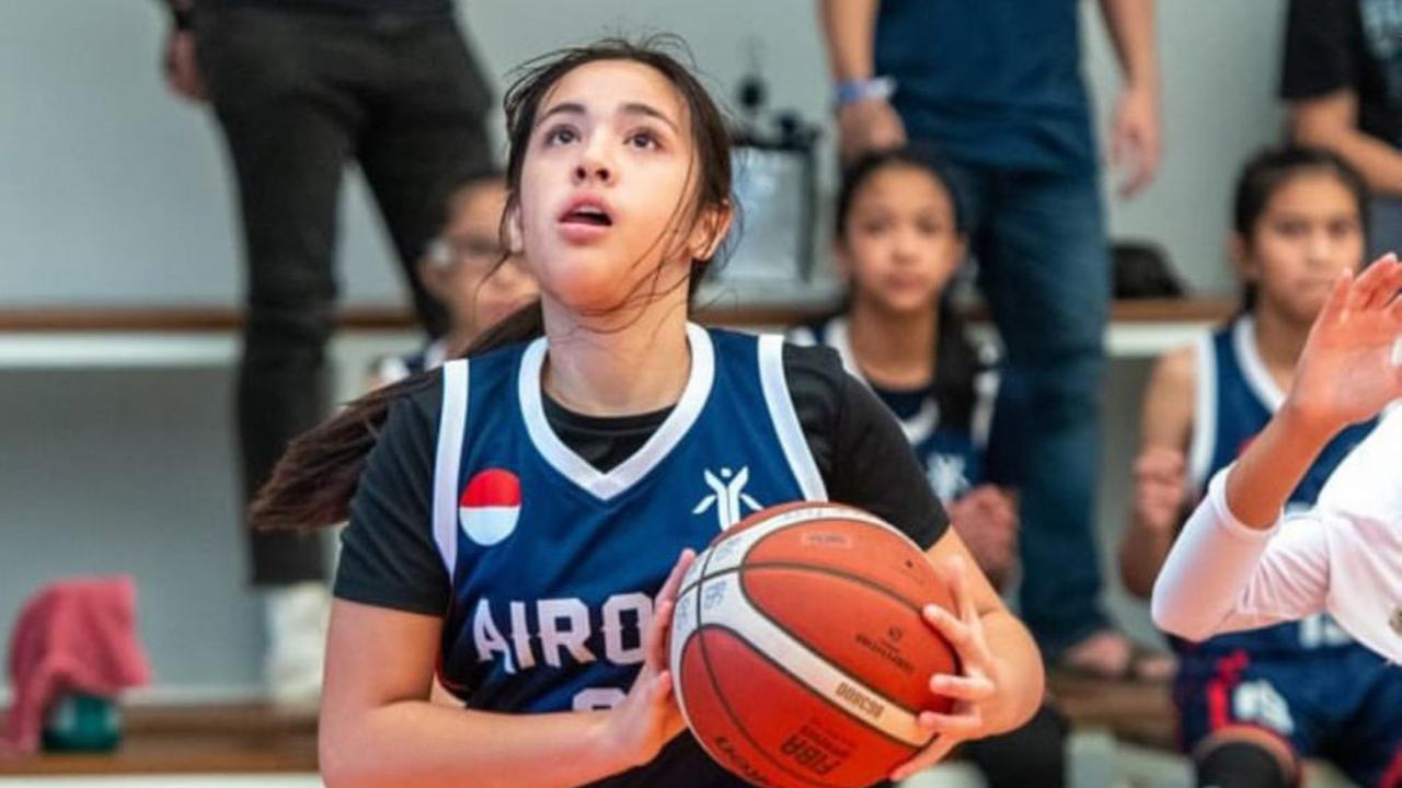 Cantik Menawan, Potret Kece Mikhayla Bakrie Anak Nia Ramadhani Main Basket - Pesonanya 11 12 dengan Sang Mama