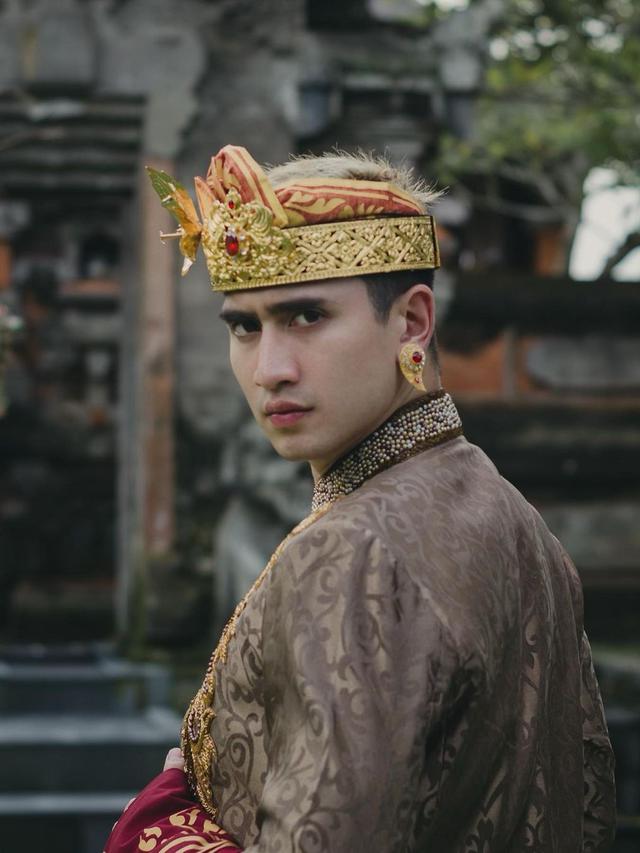7 Potret Verrell Bramasta Pakai Baju Adat Bali Makin Menawan Hot 5396