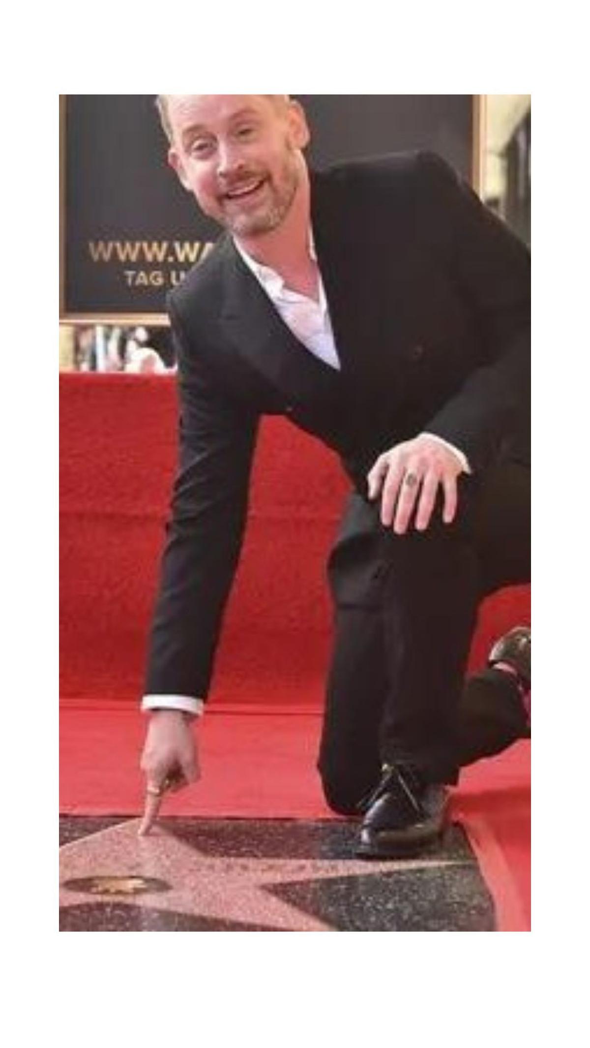 Meraih Plakat Bintang Hollywood Walk of Fame