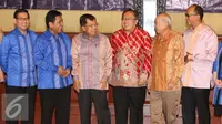 Wapres Jusuf Kalla (ketiga kiri) bersama Ketua Apindo Hariyadi Sukamdani (kedua kiri) dan Bambang Brodjonegoro (ketiga kakan) saat menghadiri sosialisasi Tax Amnesty di Jakarta, Kamis (21/7). (Liputan6.com/Angga Yuniar)