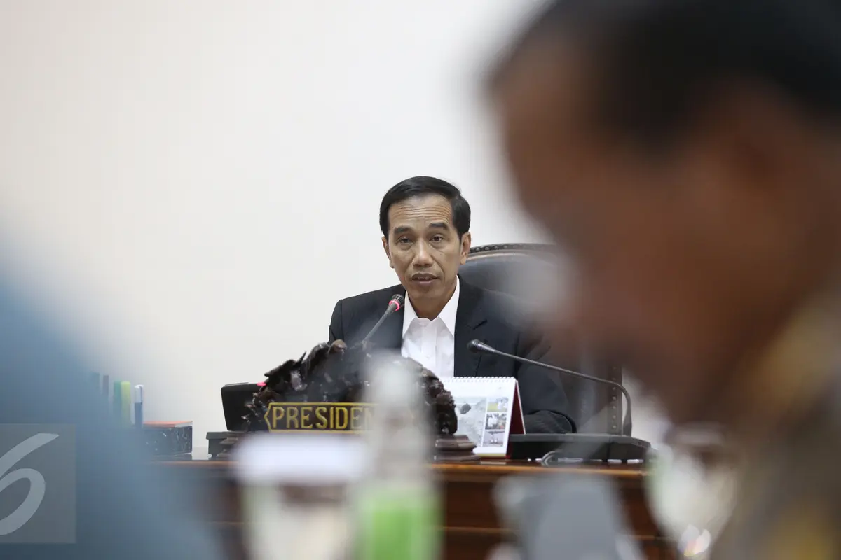 20160316-Bahas Aksi Penyelundupan, Jokowi Ajak Menterinya Rapat Terbatas-Jakarta