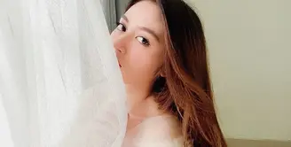 Mantan personel JKT48, Nabilah Ratna Ayu, kini tengah fokus menjalani pendidikannya di bangku kuliah. Bukan tanpa alasan, menurutnya, seorang publik figur juga harus memiliki pengetahuan yang luas. (Instagram/nblh.ayu)