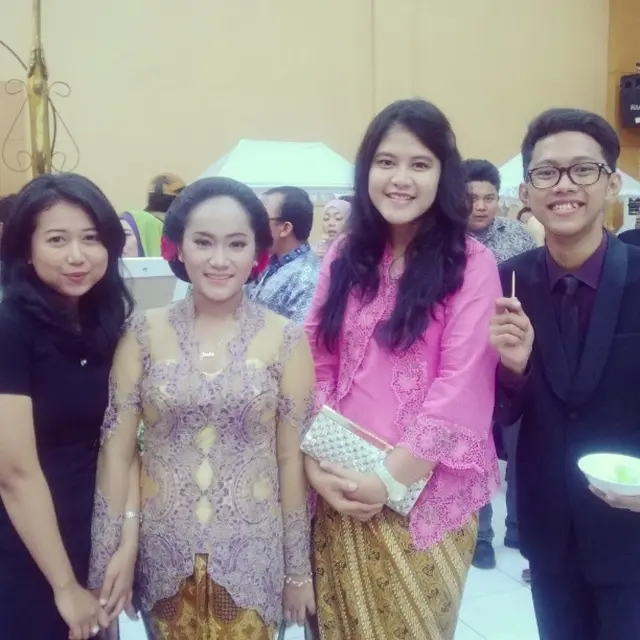 6 Potret Lawas Masa Remaja Kahiyang Ayu, Tetap Memesona Meski Tanpa Riasan