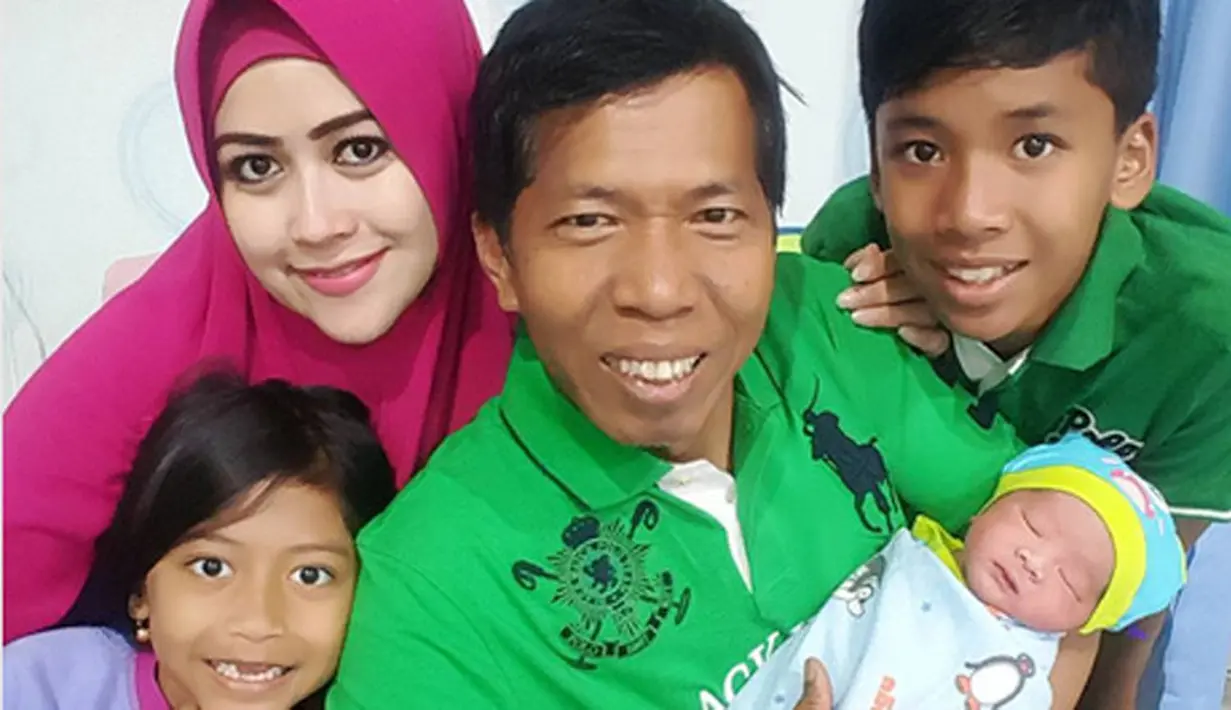 Kabar bahagia dari pasangan komedian Kiwil. Istri kedua pelawak dan pemeran itu melahirkan anak keempatnya di Rumah Sakit Jati Sampurna, Bekasi, Jawa Barat. (Instagram/meggykiwil)