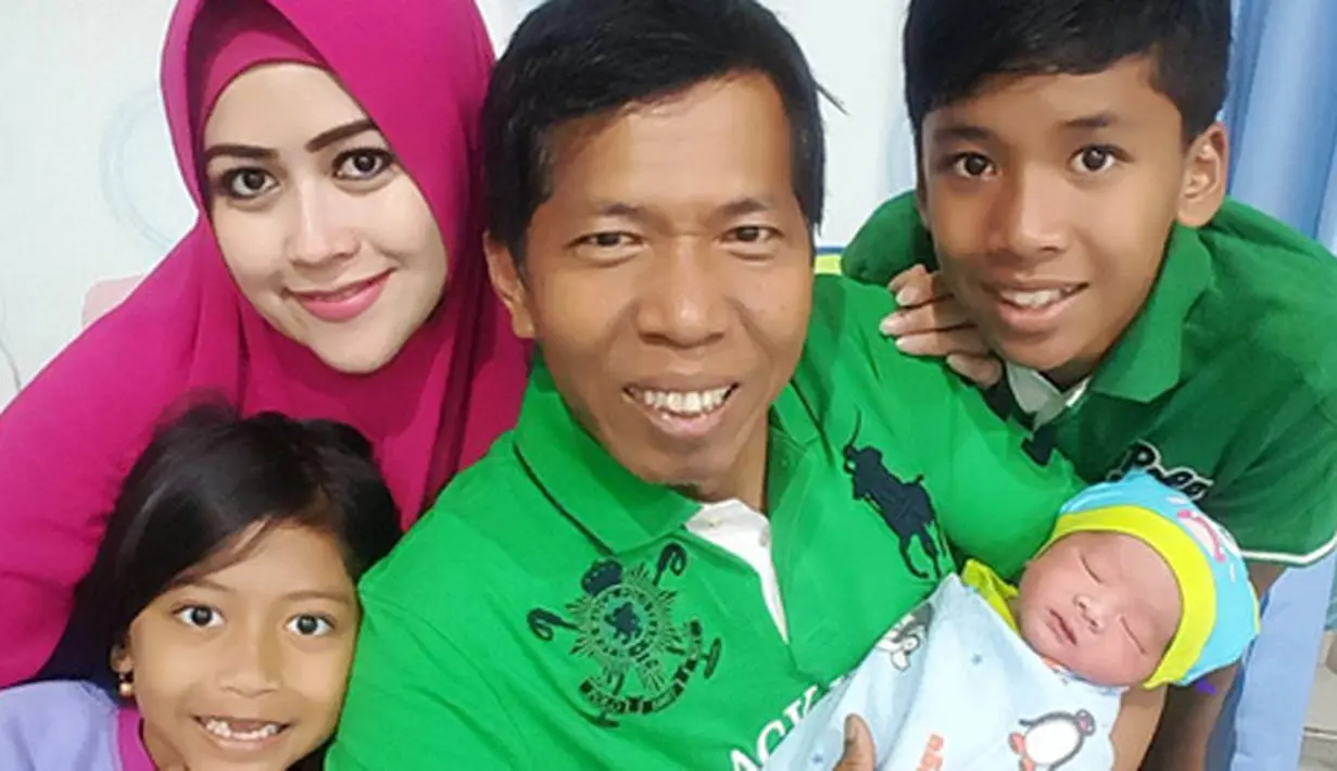 Kabar bahagia dari pasangan komedian Kiwil. Istri kedua pelawak dan pemeran itu melahirkan anak keempatnya di Rumah Sakit Jati Sampurna, Bekasi, Jawa Barat. (Instagram/meggykiwil)