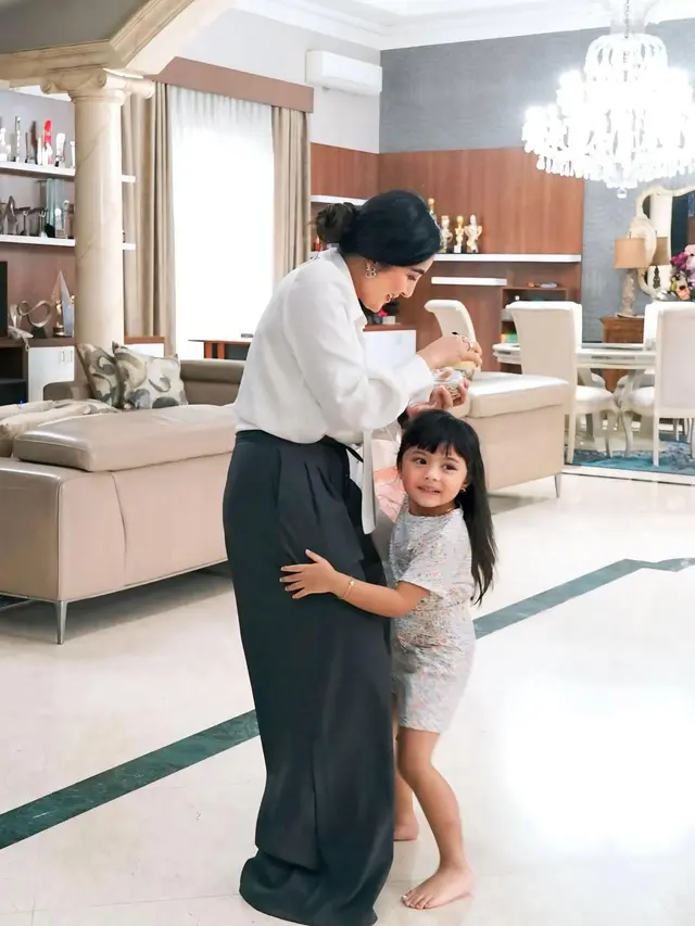 Potret Akrab Ashanty Saat Wawancara Krisdayanti Sebagai Narsum Disertasi, Kompak Pakai Busana Semi Formal