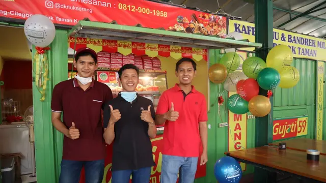 Pemiliki usaha gerai franchise ayam goreng cepat saji D'Kriuk Fried Chicken di Serang