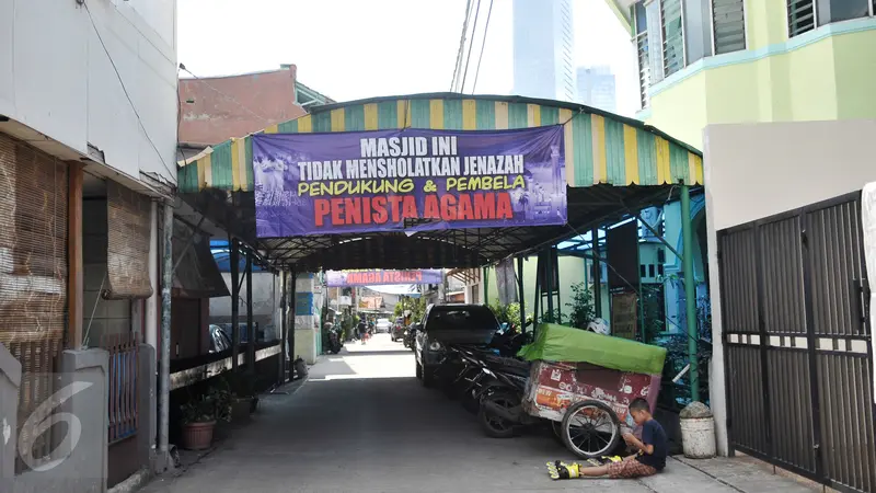 Spanduk Tolak Salatkan Jenazah Terpasang di 3 Masjid Kawasan Karet Jaksel