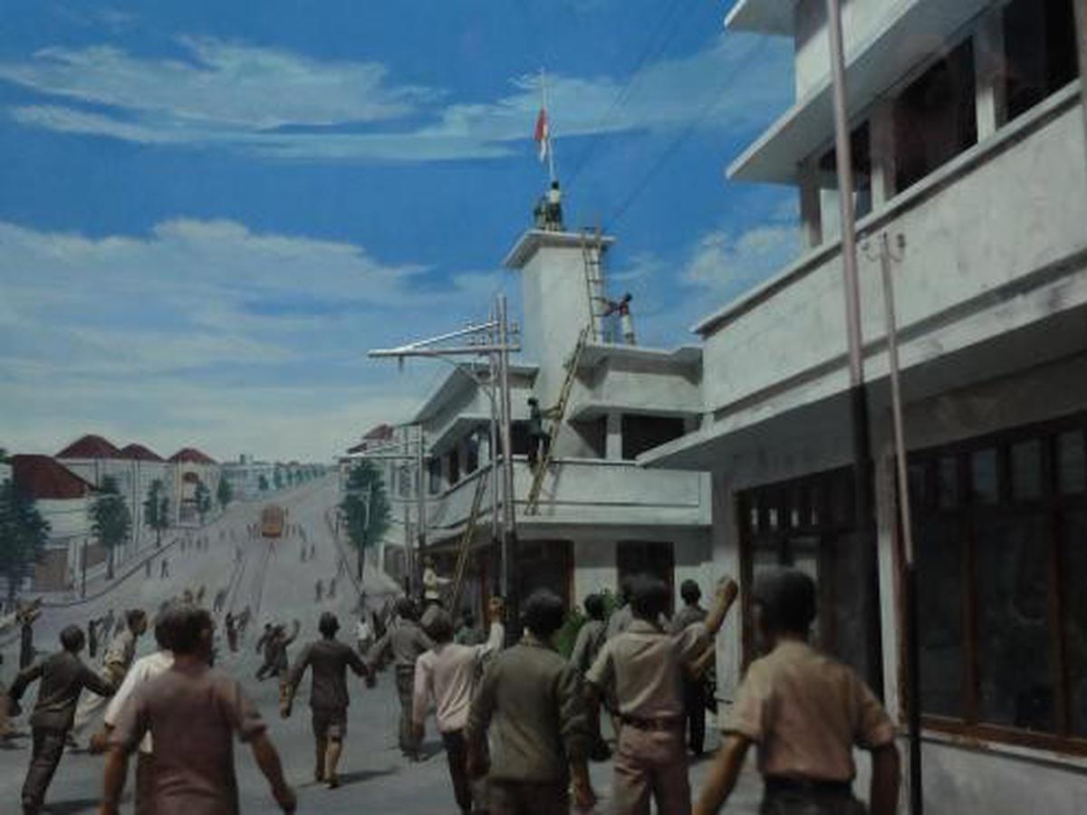 insiden bendera di surabaya tanggal 19 september 1945 terjadi sebagai akibat dari tindakan belanda yaitu