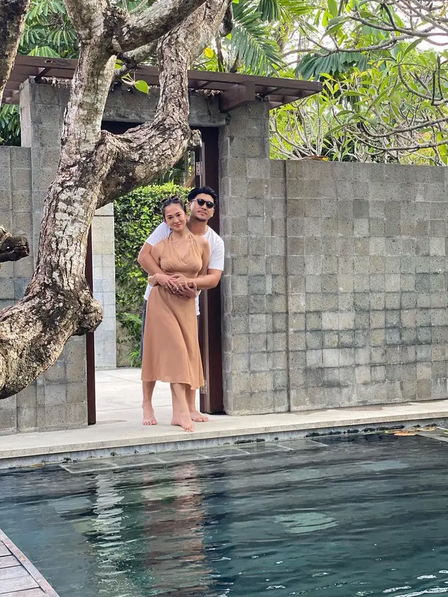 Momen Natasha Ratulangi dan Suami Bulan Madu di Bali, Tampil Mesra. (Sumber: Instagram/natasharatulangi)