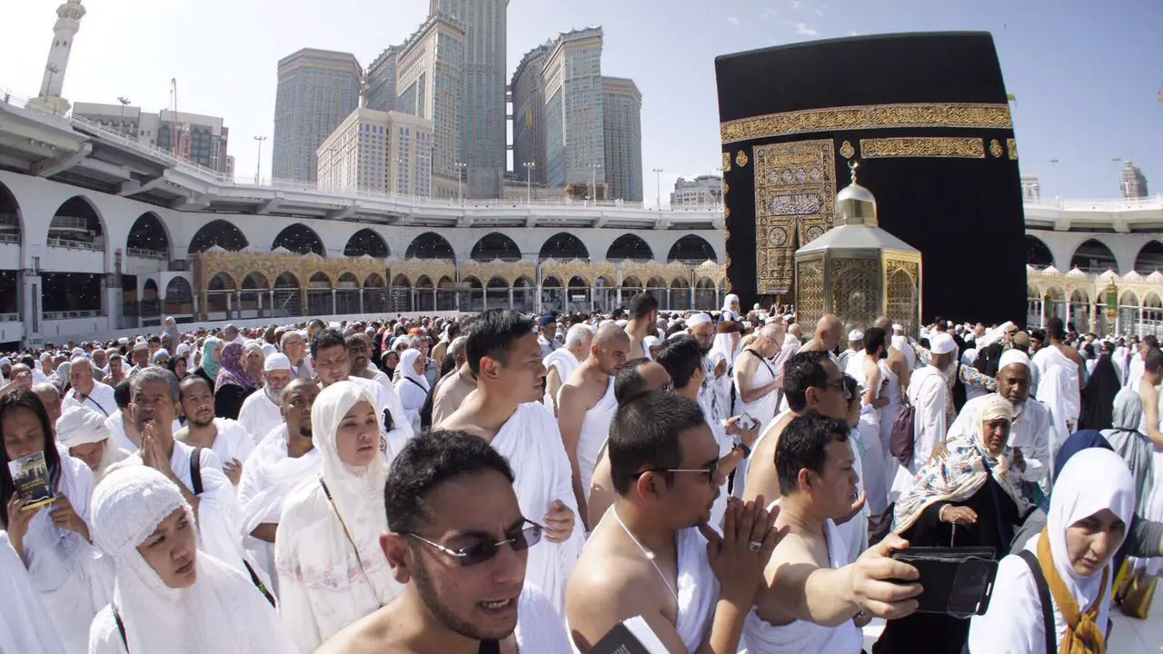 Jelang Pencoblosan, AHY Jalankan Ibadah Umrah Bersama Ulama