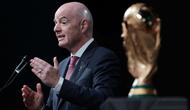 Berdiri di samping Trofi Piala Dunia, Presiden FIFA, Gianni Infantino, menyampaikan pidato pada pertemuan musim dingin Konferensi Walikota AS pada 29 Januari 2026 di Washington, DC. Infantino mempromosikan Piala Dunia 2026, yang akan diselenggarakan bersama oleh Amerika Serikat, Kanada, dan Meksiko, menyoroti potensi manfaatnya bagi kota dan komunitas tuan rumah. (Alex Wong/Getty Images via AFP)