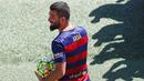 Arda Turan, pemain asal Turki yang direkrut Barcelona dari Atletico Madrid sebesar 41 juta euro diperkenalkan secara resmi kepada publik dalam suatu acara di Camp Nou, Barcelona. Jumat (10/7/2015). (AP Photo/Manu Fernandez)