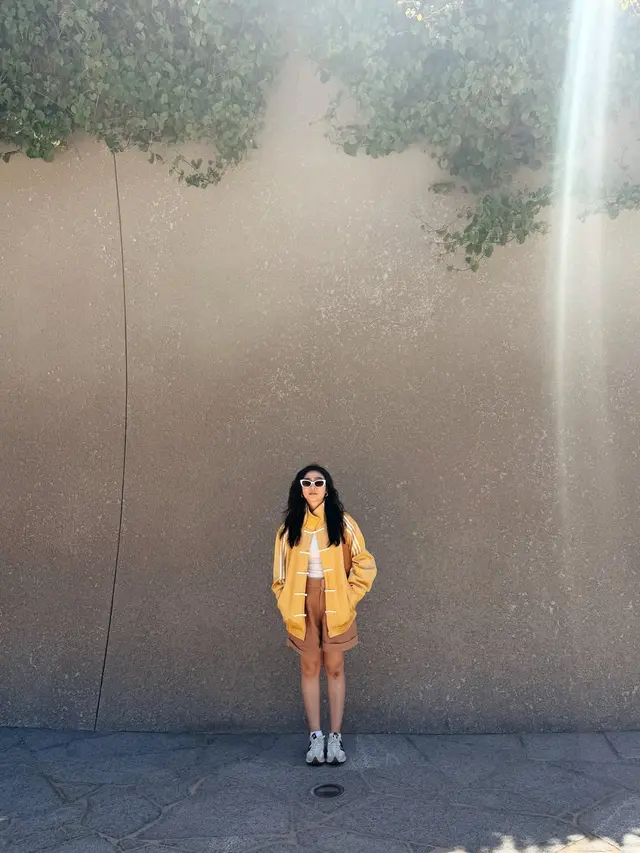 Febby Rastanty Liburan ke China, Tampil Standout dengan Jaket Adidas China Viral Rp2 Juta-an