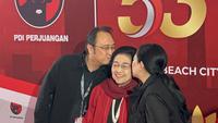 Momen Kompak Puan-Prananda Cium Megawati saat HUT ke-53 PDI Perjuangan