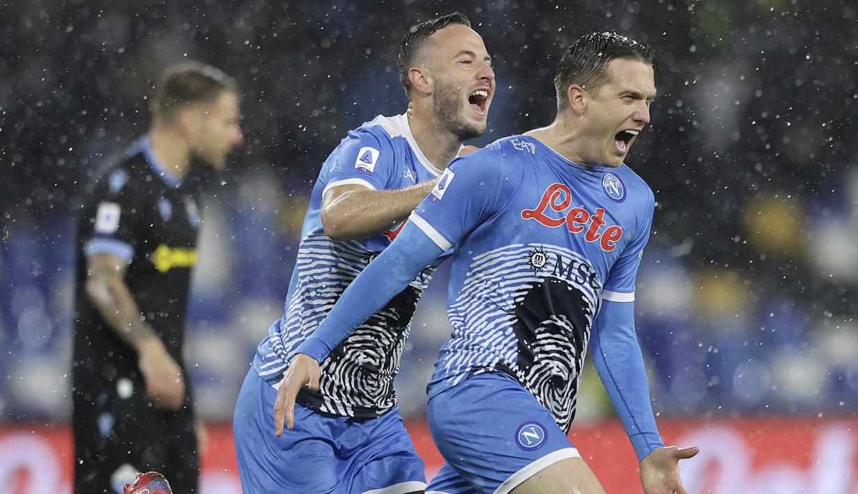Sebelumnya Piotr Zielinski mencetak gol pembuka pada menit ke-7. Pesta Gol ditutup Fabian yang mencetak gol keempat pada menit ke-85. (LaPresse via AP/Alessandro Garofalo)