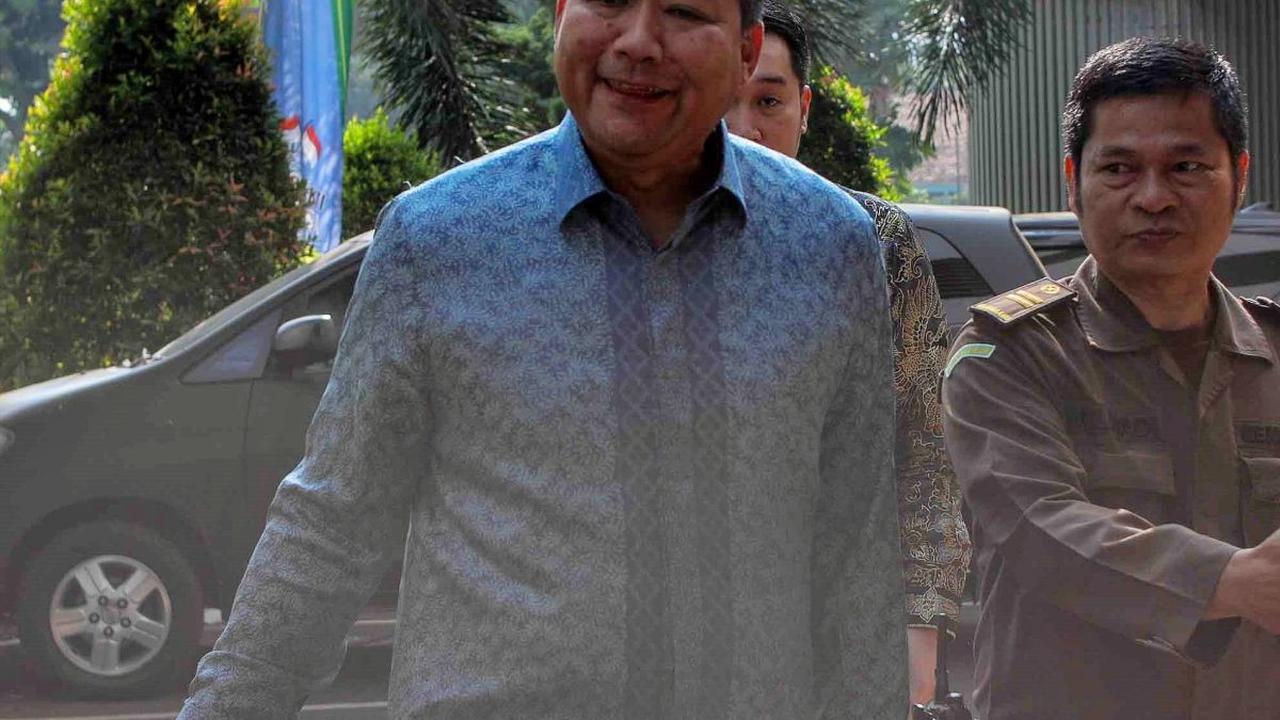 Sebelumnya, Kejagung telah menetapkan tiga tersangka korporasi yaitu Wilmar Group, Permata Hijau Group, dan Musim Mas Group.