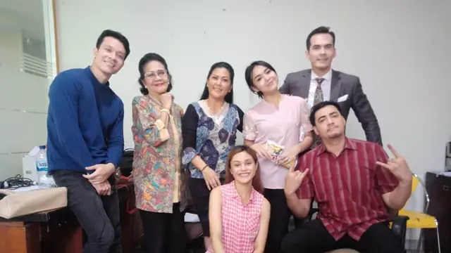 Berperan Suami Istri, Ini 6 Momen Kedekatan Amanda Manopo dan Atalarik Syach