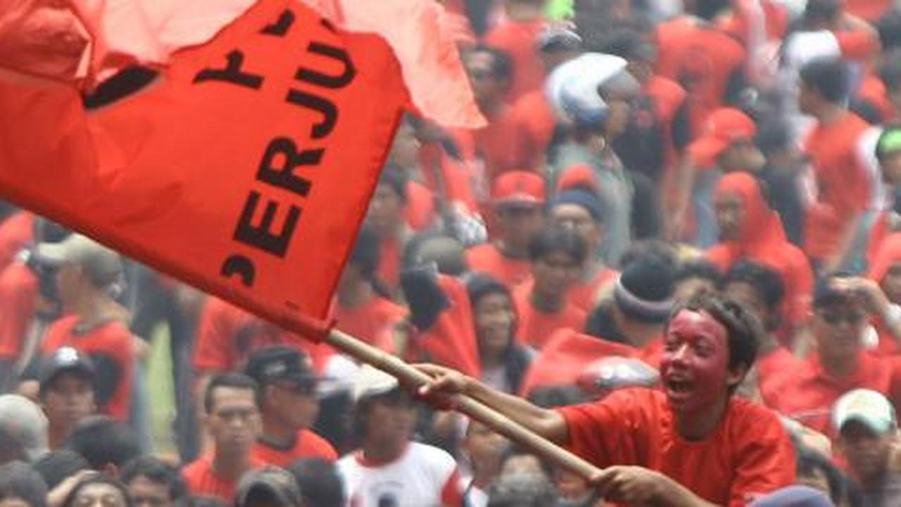 Wakil Ketua DPRD Surabaya bakar semangat demonstran
