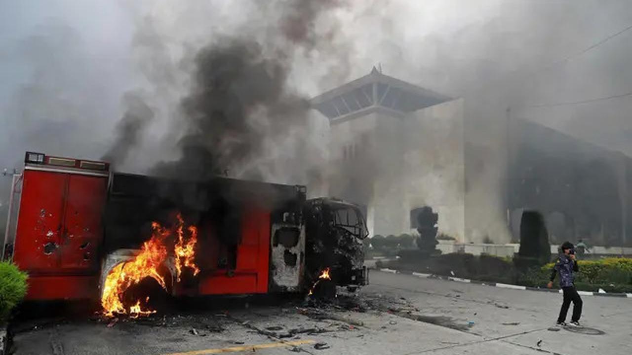 Demo Rusuh Nepal: Istri Mantan PM Jhalanath Khanal Tewas Setelah Rumah Dibakar Massa