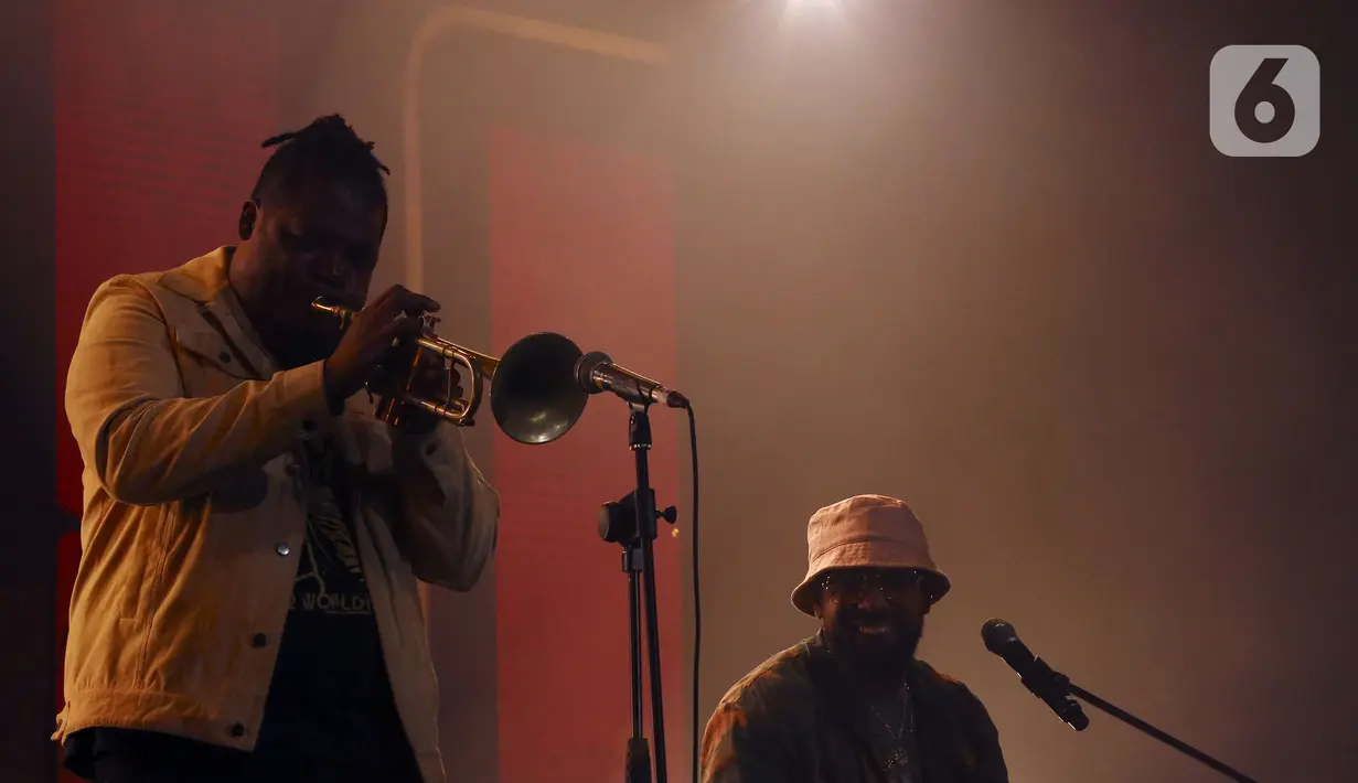 Musisi asal Amerika Serikat PJ Morton tampil pada special show hari kedua BNI Java Jazz Festival 2022 di JIExpo Kemayoran, Jakarta Pusat, Sabtu (28/5/2022). Perhelatan musik BNI Java Jazz Festival 2022 digelar pada 27-29 Mei dengan menampilkan musisi-musisi dari dalam dan luar negeri. (Liputan6.com/Johan Tallo)