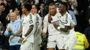 Penyerang Real Madrid, Vinicius Junior (kanan) merayakan golnya saat lanjutan Liga Spanyol 2024/2025 melawan Girona FC di Stadion Santiago Bernabeu, Madrid, 23 Februari 2025. (Pierre-Philippe MARCOU/AFP)
