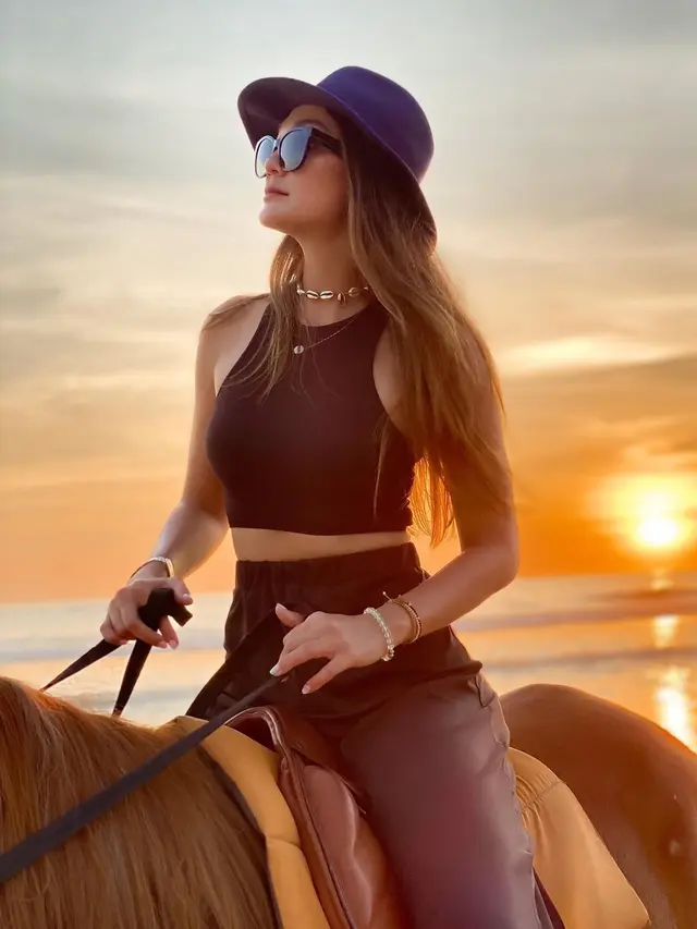[Fimela] Luna Maya di Sumba
