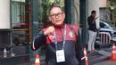<p>Manajer Timnas Indonesia U-22, Sumardji, tampak bersemangat saat meninggalkan Hotel Phnom Penh menuju Stadion Olympic, Phnom Penh, Selasa (16/05/2023). (Bola.com/Abdul Aziz)</p>