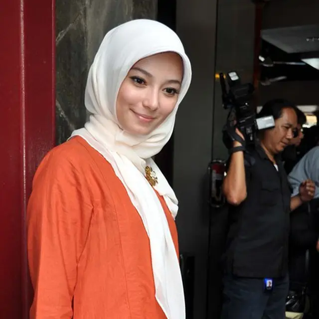 6 Potret Lawas Asmirandah ketika Pakai Hijab, Putuskan Pindah Agama Sebelum Nikah