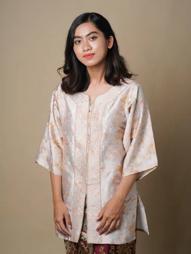 Model Kebaya Brokat Lengan 3/4