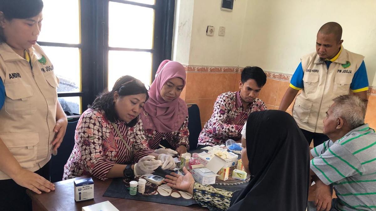 Peduli Kesehatan Warga, STIKES Wirahusada dan HPUI Gelar Edukasi Gagal Ginjal di Padukuhan Tegalan