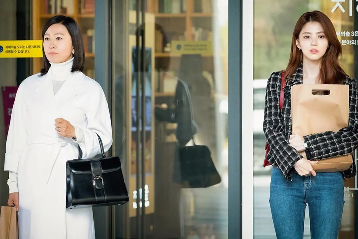 Fashion Item Sesuai Usia dari Drama Korea