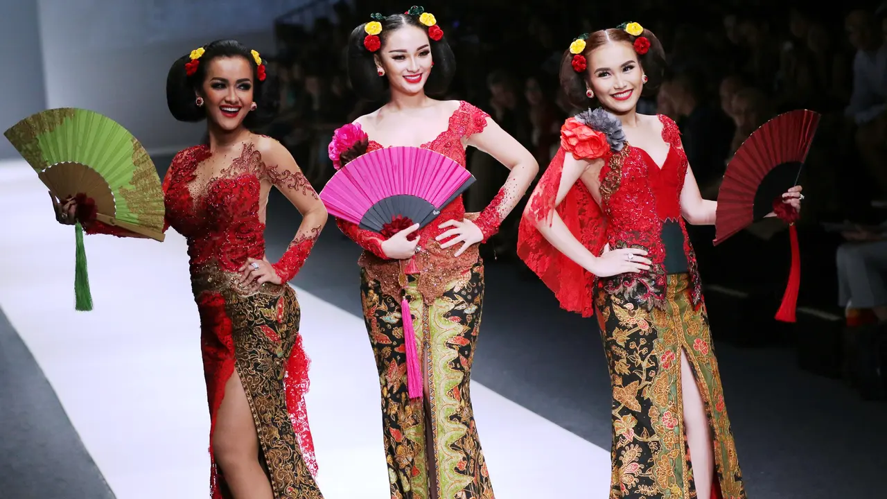 Julia Perez Zaskia Gothic Ayu Ting Ting - Anne Avantie Jakarta Fashion Week 2016