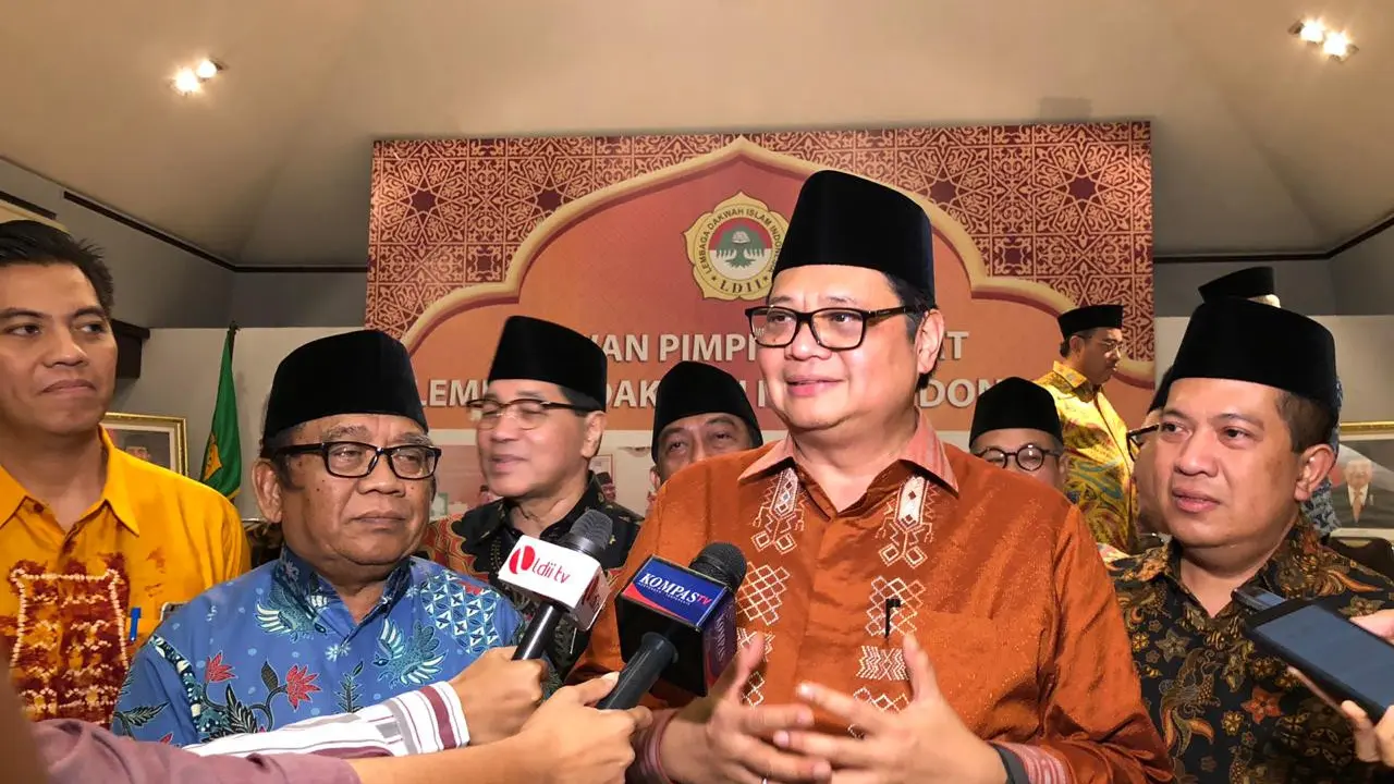 Ketua Umum Partai Golkar Airlangga Hartarto saat berkunjung ke kantor DPP LDII, Jakarta. (istimewa)