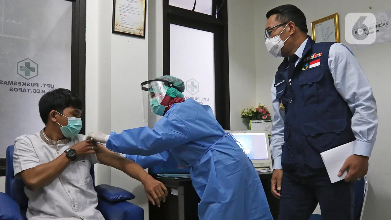 FOTO: Ridwan Kamil Tinjau Simulasi Vaksinasi COVID-19 di Depok