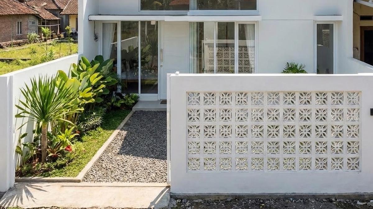 7 Pagar Roster untuk Rumah Kecil di Desa, Tampil Modern dan Sejuk