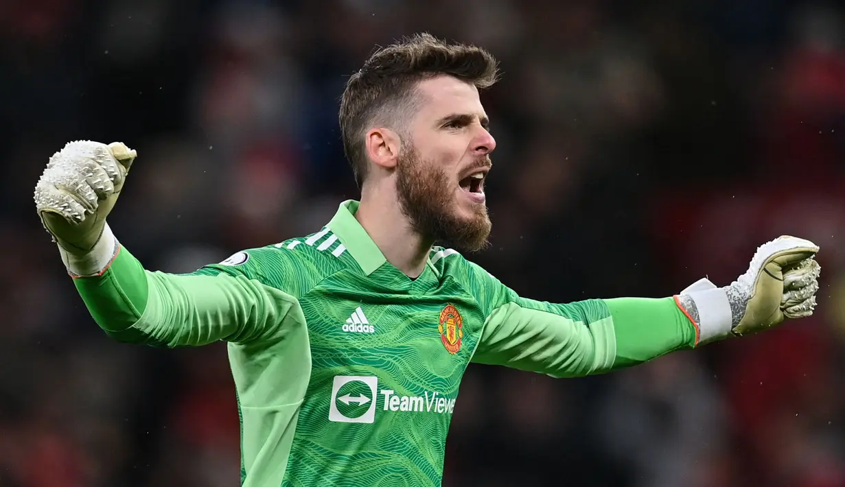 Pada awal musim 2011/2012 David De Gea hijrah ke Manchester United menggantikan Edwin van der Sar hingga kini. Selama total 11 musim, ia selalu menjadi andalan MU dan total telah tampil dalam 477 laga di semua ajang dengan torehan 164 kali clean sheet. (AFP/Paul Ellis)