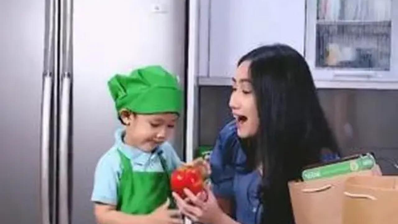 Dapur Mewah Serba Silver di Rumah Tamara Tyasmara, Modelnya Modern Bak Restoran yang Elegan